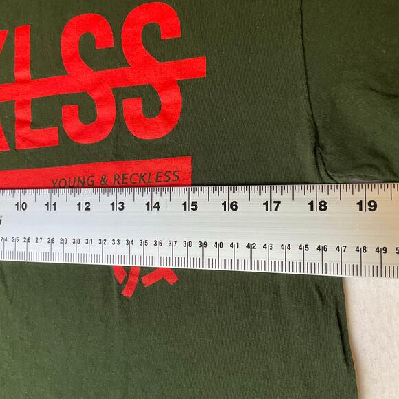 YR Men T-shirt size M Green Short Sleeve Young & Reckless Never Ask The Odds - Picture 3 of 7